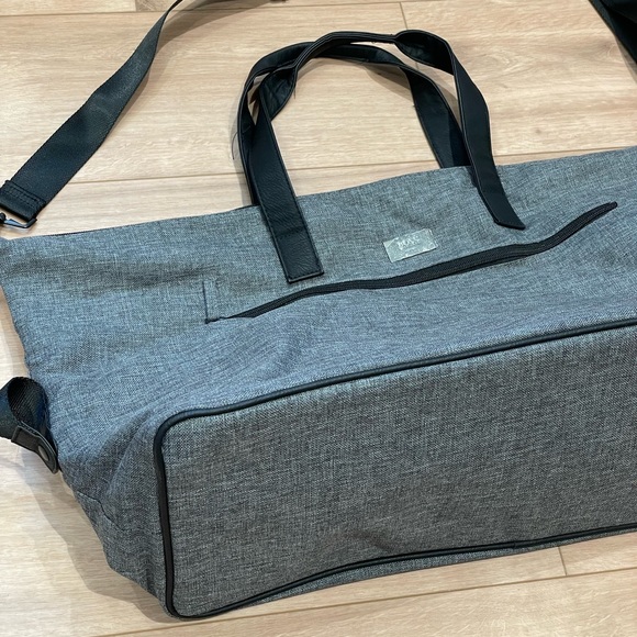 NWOT Hugo Boss Weekender Duffle Bag Unisex Large Travel Gray Black Crossbody - Picture 8 of 15